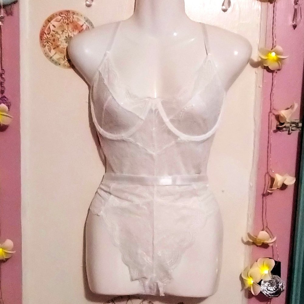 White (XXL) Floral Lace Teddy Lingerie Bodysuit - NWOT